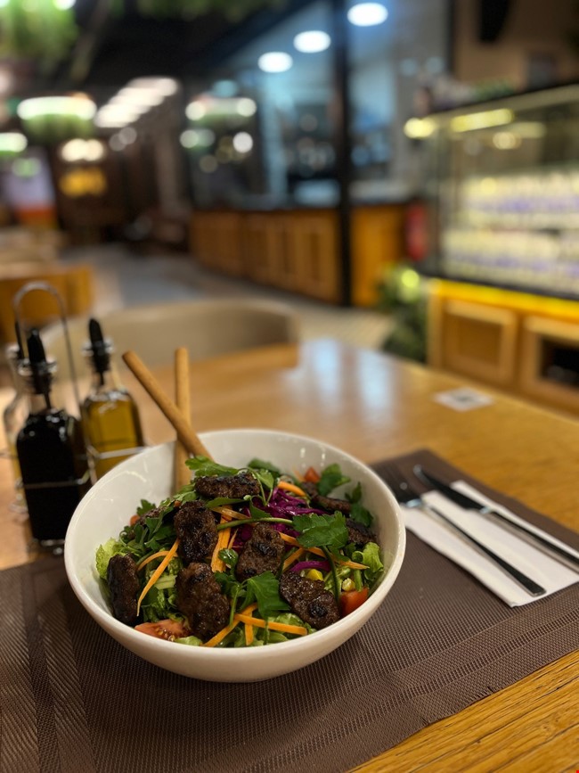 Köfteli Salata